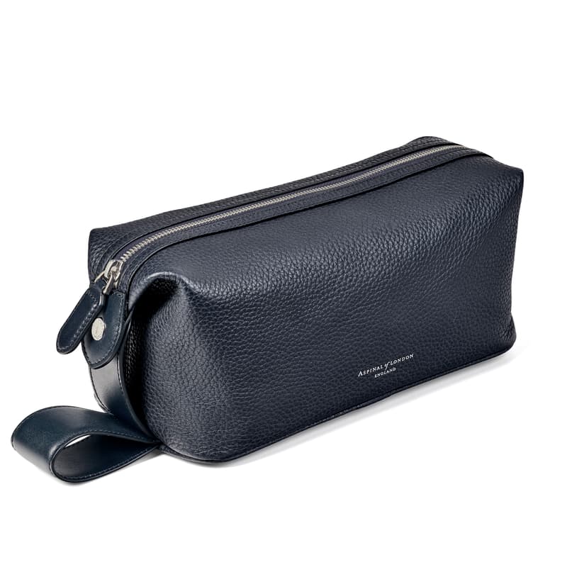 Reporter Wash Bag in Navy Pebble
